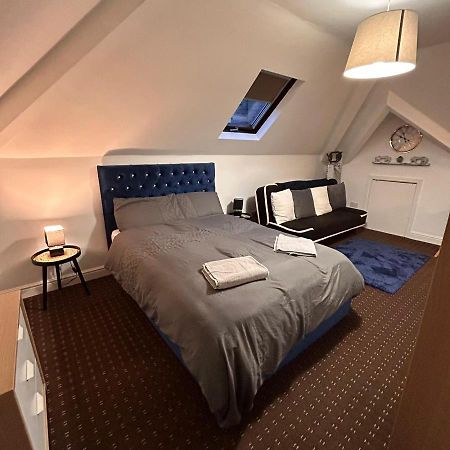 Apartamento Bv Comfy Attic Studio At Deighton Huddersfield Exterior foto